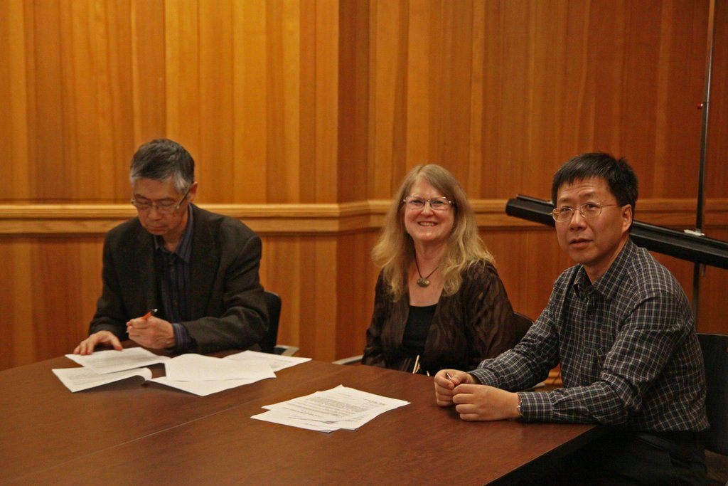 Profs. Gordon H. Chang, Shelley Fisher Fishkin and Yuan Ding signing agreement