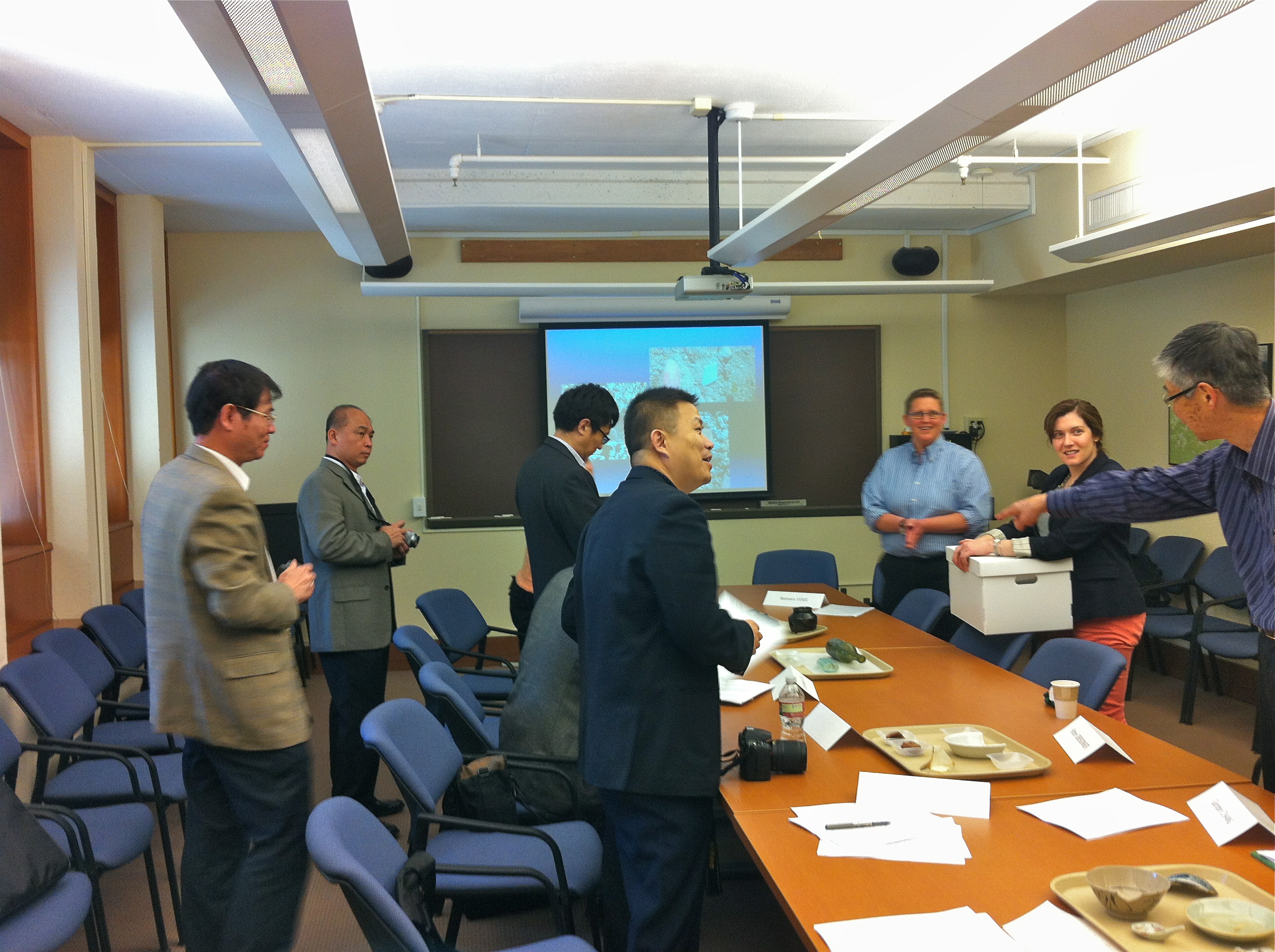 Prof. Barbara Voss and Guangdong delegation examining artifacts of Chinese workers at archaeology seminar